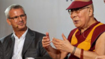 Далай-лама встретился с учеными в Страсбурге на конференции «Тело, ум, наука»