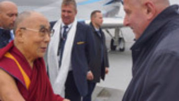 Далай-лама покинул Страсбург и прибыл во Вроцлав