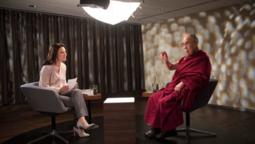 Далай-лама уверен, что в эпоху глобального кризиса нам нужны солидарность и диалог
