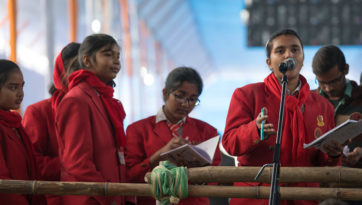 Далай-лама встретился со школьниками Бихара и посетил монастырь Тхуптен Чойкхор Даргьелинг