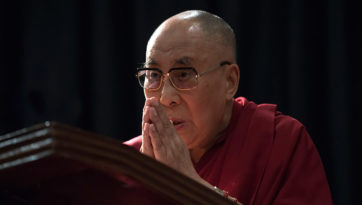 Далай-лама выразил соболезнования в связи с наводнением на Шри-Ланке