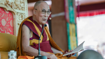 Далай-лама начал учения по сочинениям «Ступени созерцания» и «37 практик бодхисаттвы»