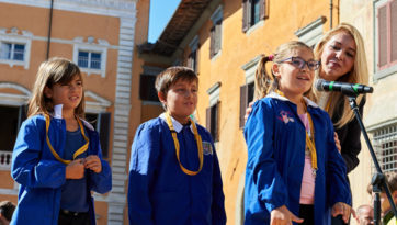 В Пизе Далай-лама прочел публичную лекцию на площади Рыцарей и принял участие в открытии симпозиума «Наука об уме – наука о реальности»