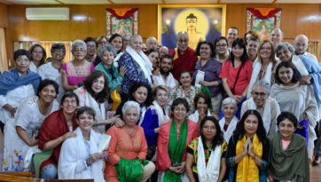 Далай-лама встретился с буддистами из разных стран мира