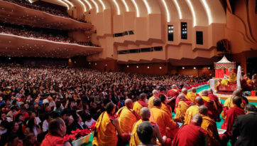 Учения по поэме Чже Цонкапы «Хвала Будде Шакьямуни за учение о взаимозависимости» и посвящение Авалокитешвары