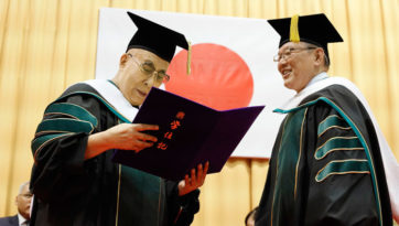 Далай-лама посетил университет Рейтаку