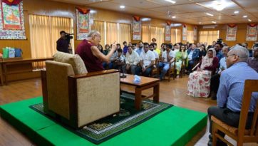 Далай-лама встретился с группами из Индии, Вьетнама и России