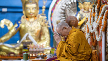 В заключительный день учений для буддистов России Далай-лама провел церемонию зарождения бодхичитты