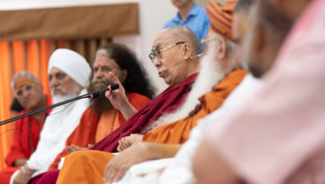 О втором дне визита Далай-ламы в ашрам Шри Удасина Каршни