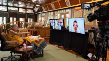 О первом дне учений Далай-ламы по просьбе общества «Наланда Шикша»