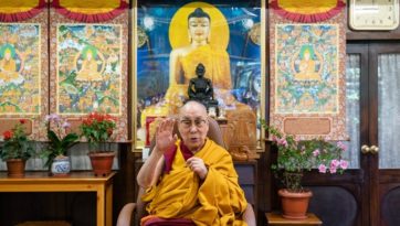 О втором дне учений Далай-ламы по «Сущности красноречивых изречений» и «Введению в мадхьямаку»