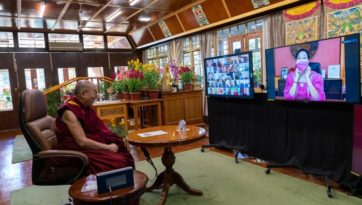 Далай-лама поучаствовал в беседе о лидерстве и сострадании