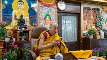 Далай-лама даровал учение по «Сутре сердца»