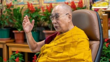 Далай-лама прочитал лекцию о сострадании и ненасилии