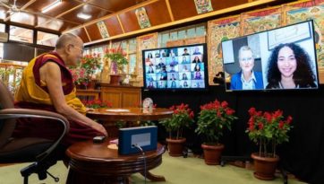 О втором дне беседы Далай-ламы с молодежными лидерами из регионов, затронутых конфликтами, на тему «Сострадание, образование и равенство»