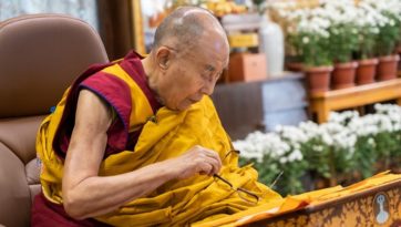 О первом дне учений Далай-ламы по трактату Майтреи «Украшение махаянских сутр»