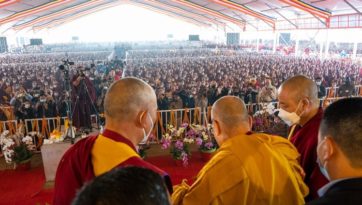 Далай-ламе поднесли молебен о долголетии