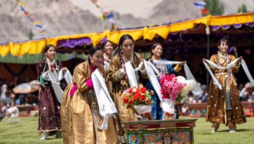 Прощальный обед в Аби-Спанге в монастыре Спитук