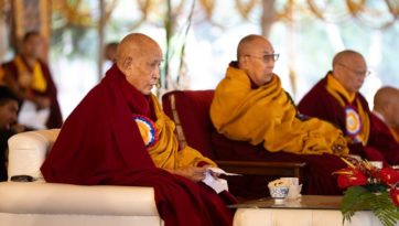 Торжественное собрание Гелугпинского университета и вручение степеней геше-лхарамбы