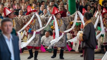 Далай-ламе поднесли молебен о долголетии