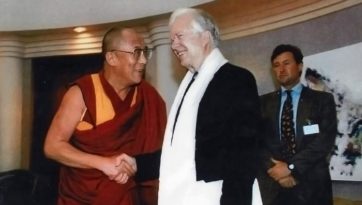 Далай-лама поздравил Джимми Картера со столетием