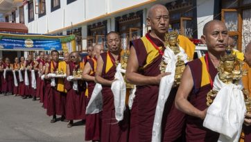 В монастыре Сера вознесли молитвы о долголетии Его Святейшества Далай-ламы