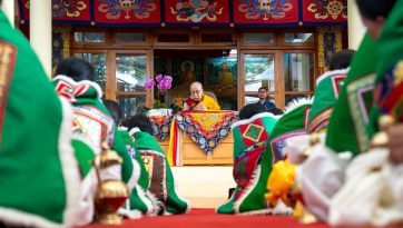 Жители Спити поднесли Далай-ламе молебен о его долголетии