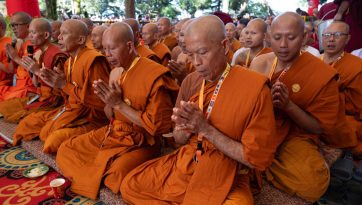 В Дхарамсале прошел молебен о долгой жизни Далай-ламы и концерт в честь его 90-летия