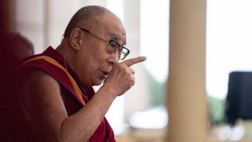 Далай-лама встретился с индийскими и иностранными туристами