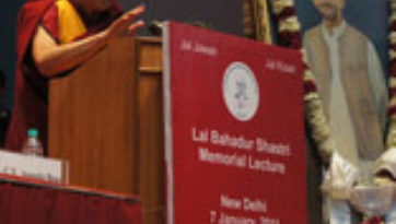 Искоренить коррупцию можно только укрепляя самодисциплину и нравственную этику - Далай-лама