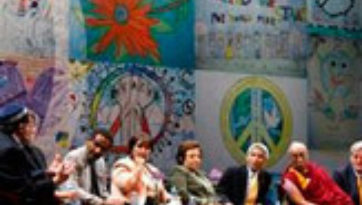 Далай-лама выступил на саммите в Ньюарке, посвященном вопросам миротворчества