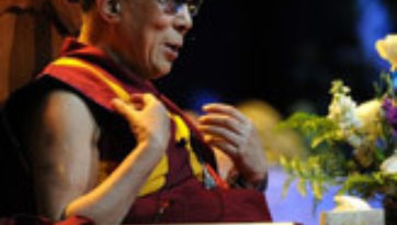 Его Святейшество даровал посвящение Ямантаки и прочитал лекцию «Мир в трудные времена»