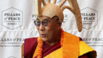 На встрече со студентами в университете штата Гавайи Далай-лама говорил о воспитании сердца и развитии ума