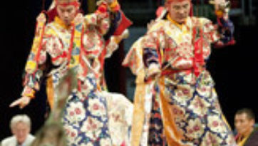 Его Святейшество Далай-лама проводит подготовительные ритуалы Калачакры