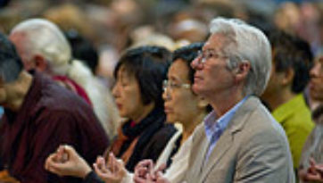 Его Святейшество Далай-лама даровал основное посвящение Калачакры