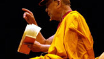 Начались учения Его Святейшества Далай-ламы во Франции