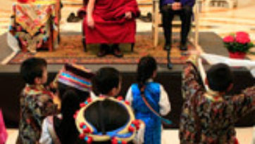 Его Святейшество Далай-лама выступил с лекциями о ненасилии и межрелигиозном диалоге в университете Лойола