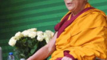 В Бельгии Далай-лама встретился с тибетцами и освятил новый буддийский храм