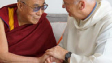 Его Святейшество Далай-лама завершил учения о мудрости и тренировке ума в Манчестере