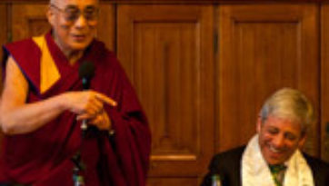 Далай-лама посетил Лондонскую школу экономики, Вестминстерское аббатство, парламент и Кларенс-хаус