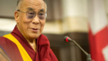 Далай-лама переехал из Матеры в Милан
