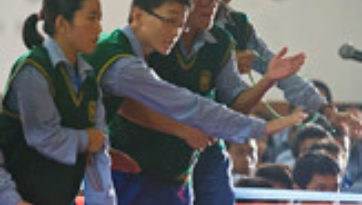 Его Святейшество Далай-лама даровал посвящение Авалокитешвары и посетил филиал Тибетской детской деревни в Селаки