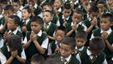 В завершение визита в Дехрадун Его Святейшество Далай-лама даровал учение по буддизму для школьников