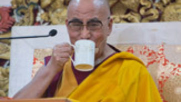 Второй день учений Его Святейшества Далай-ламы по трактату Атиши «Светоч на пути к пробуждению»