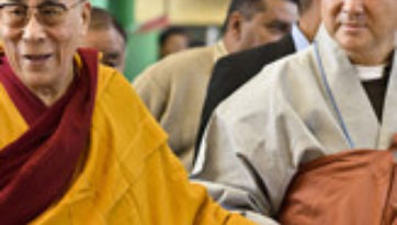 Его Святейшество Далай-лама даровал корейским последователям учение по тексту Нагарджуны «Коренные строфы о срединности»