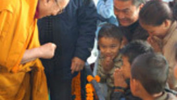 Заключительный день учений Его Святейшества Далай-ламы в Сарнатхе