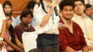 В Дели Далай-лама встретился с молодежью