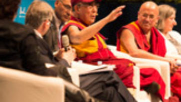Далай-лама принял участие в конференции «Как жить и умереть в мире» в университете Лозанны