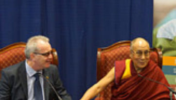 В Дерри Далай-лама говорил о мире, воспитании сердца и сострадании