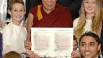 В Городе мира Окленде Его Святейшество Далай-лама провел несколько встреч и прочел лекцию “Путь к счастью”